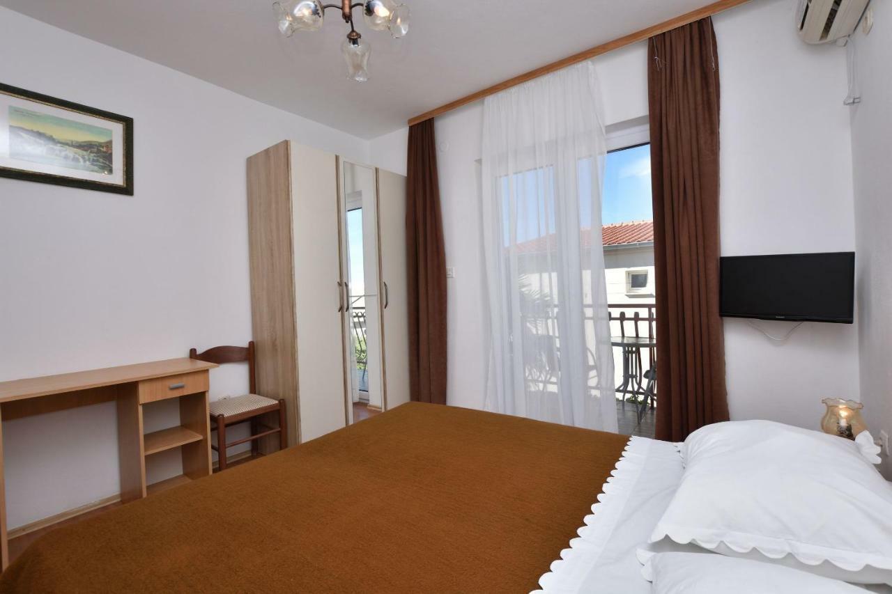 Apartments And Room Kiko Primošten Exterior foto